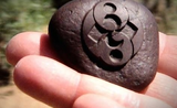Giật mình hòn đá lạ chứa mật mã người ngoài hành tinh?
