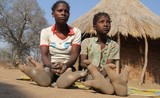 Sự thật bất ngờ về bộ lạc “người đà điểu” ở châu Phi