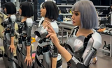 Bên trong nhà máy Trung Quốc sản xuất robot giống người thật