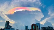 Chòm mây ngũ sắc tuyệt đẹp xuất hiện trên bầu trời Sài Gòn