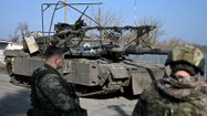 Binh sĩ Ukraine “bỏ của chạy lấy người”, Nga hốt trọn chiến lợi phẩm