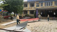 Hiện trường trận lốc xoáy ở Huế thổi bay mái trường học