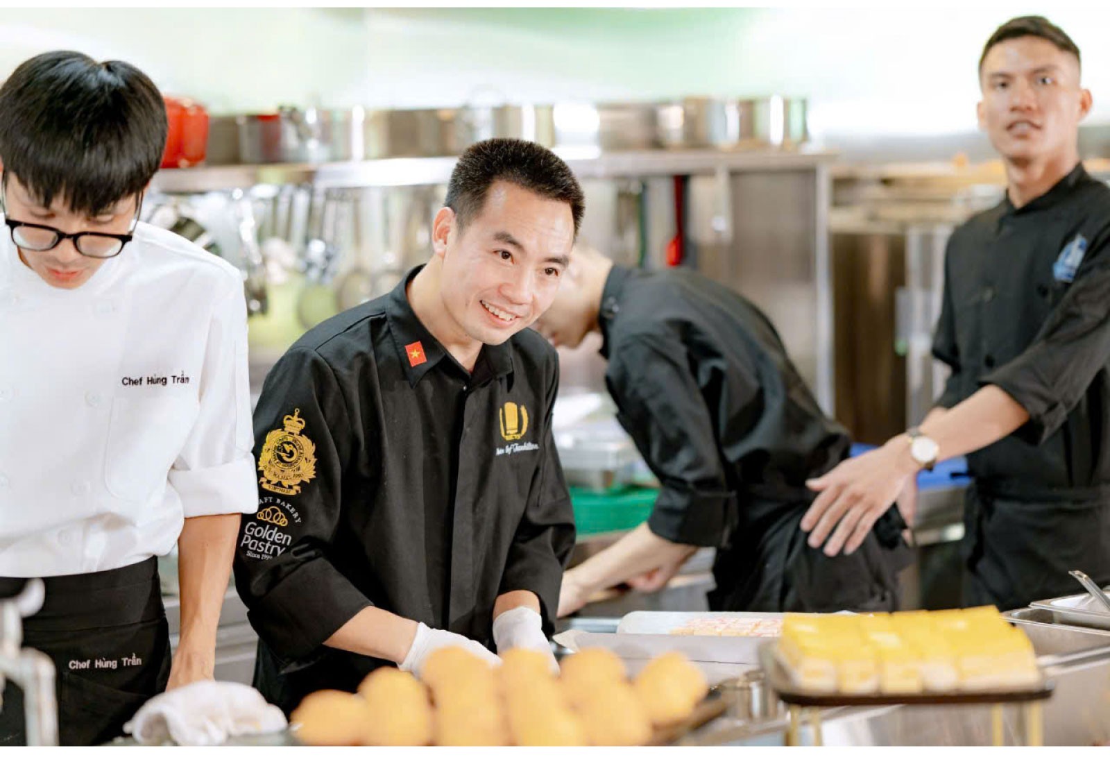 [e-Magazine] Chef Le Van Tuan: Tu cau be danh giay thanh dau bep 24 the gioi-Hinh-3