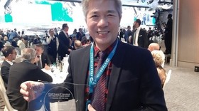 Bạn trai ca sĩ Thanh Lam nhận giải thưởng quốc tế về phẫu thuật