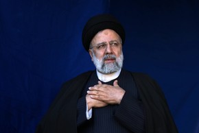 Máy bay chở Tổng thống Iran gặp sự cố