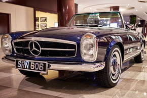 Chiếc Mercedes-Benz W113 SL cổ điển độ xe điện chi phí hơn 1 tỷ đồng