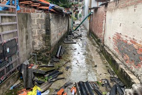 Vòi rồng  ở Quảng Ninh khiến hàng loạt ngôi nhà bị tốc mái
