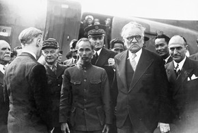 Ảnh tư liệu quý: Chủ tịch Hồ Chí Minh công du Paris năm 1946
