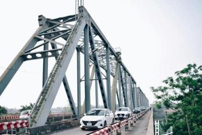 Hai địa phương nào ở Việt Nam có cây cầu đi ngược chiều? 