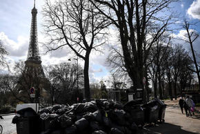 Sốc với hình ảnh rác thải chất đống tại "kinh đô ánh sáng" Paris