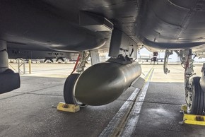“Bóng ma tàng hình” B-2 sắp có bom GBU-72 nặng 2.300 kg