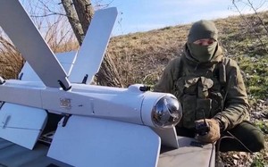 UAV tự sát Lancet có mặt khắp nơi, "khóa chặt" quân đội Ukraine