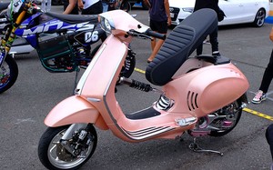 Vespa Sprint độ "đồ chơi" độc cả trăm triệu của dân chơi Bình Dương