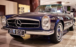 Chiếc Mercedes-Benz W113 SL cổ điển độ xe điện chi phí hơn 1 tỷ đồng