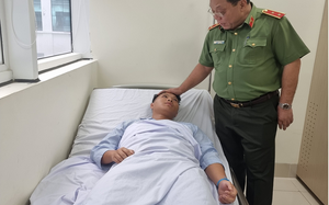 5 cảnh sát bị thương trong vụ cháy chung cư mini ở Hà Nội