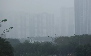 Sương mù dày đặc bao phủ Hà Nội kéo dài đến bao giờ?
