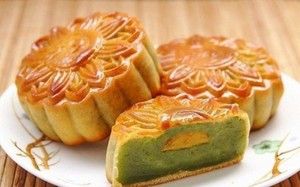 Bánh Trung thu ngon miệng, hấp dẫn nhưng những người này hạn chế ăn