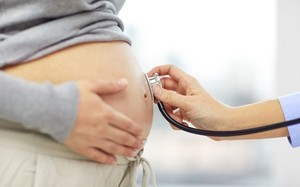 Gặp chị bán nước đầu hẻm đi khám thai, sốc khi biết sự thật