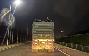 Hà Nội: “Binh đoàn” xe tải gắn logo Hưng Phát cơi nới thành thùng ngày nghỉ, tối chạy?
