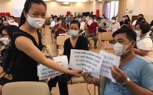 Trường Quốc tế Việt Úc tận thu học phí dịp COVID-19: Phụ huynh "vây" trường phản đối