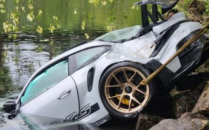 Porsche 911 GT3 RS hơn 6 tỷ đồng chưa đăng ký rơi "tõm" xuống sông