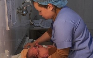 Cách tắm cho trẻ sơ sinh sạch, an toàn