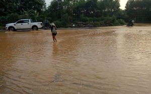 Lại "vỡ" đường ống dẫn nước sông Đà, dân Hà Nội bị cắt nước