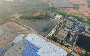 Cận cảnh các hồ chứa nước của bãi rác Nam Sơn đang vượt quá mức an toàn