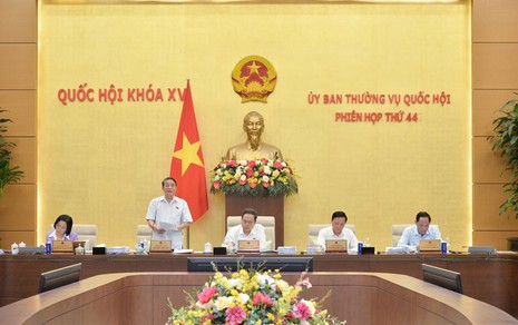 Ủy ban Thường vụ Quốc hội cho ý kiến về miễn học phí