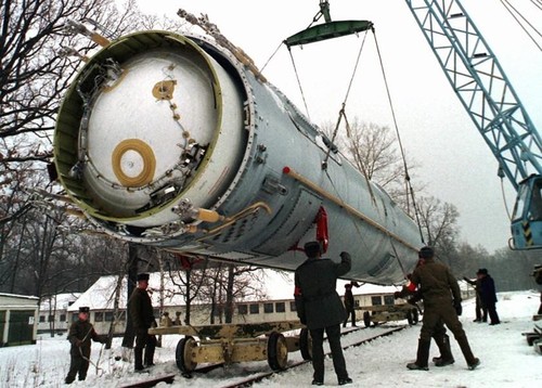 Mỹ dọa trừng phạt nặng nề, Ukraine từ bỏ hẳn vũ khí hạt nhân?