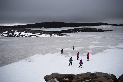 Iceland làm 'tang lễ' cho dòng sông vì thương tiếc băng bị tan chảy