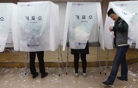 Nơi bỏ phiếu vắng mặt tại Goshichon. Nguy&ecirc;n Thảo (theo Reuters).