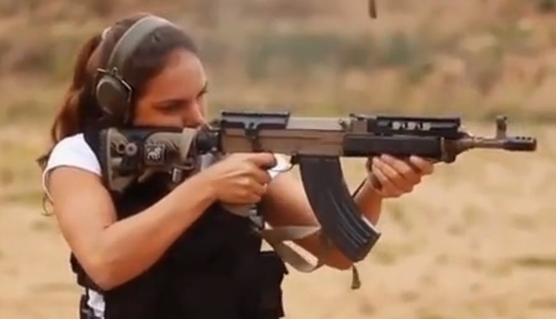 Video: Uy lực súng AK cải tiến mang thiết kế Tây Âu lạ lẫm