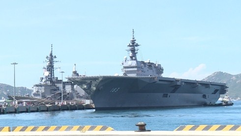 Ba tàu Lực lượng Tự vệ trên biển Nhật Bản cập cảng Cam Ranh