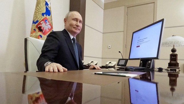 View - 	Ông Putin bỏ phiếu trực tuyến trong bầu cử Tổng thống Nga