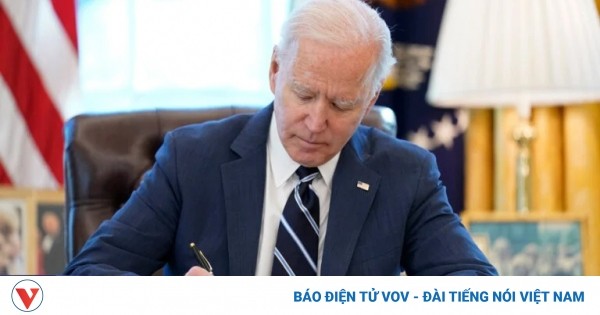 View - 	Tổng thống Biden ký luật viện trợ gần 61 tỷ USD cho Ukraine