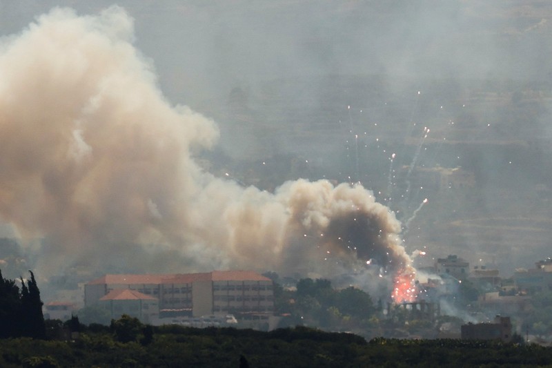 Khói bốc lên ở phía Nam Lebanon