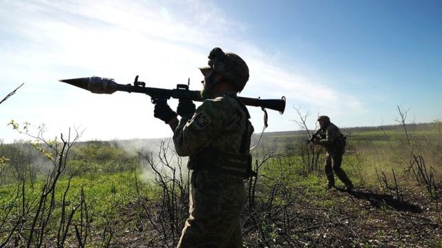 View - 	Lính dù Nga đột kích tại Bakhmut tiếp cận Chasov Yar và Seversk