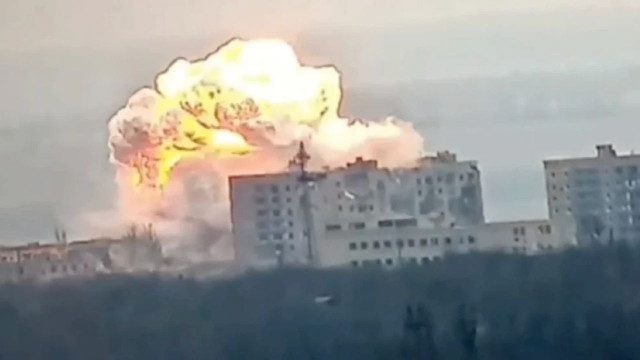 View - 	Nga sử dụng chiến thuật làm cỏ bằng bom chùm ở Ukraine