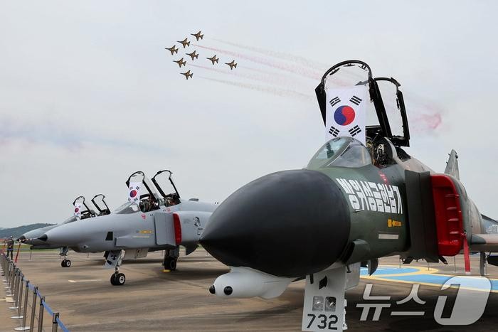 Sau hon nua the ky, phi doi F-4 Phantom cua Han Quoc duoc loai bien-Hinh-4