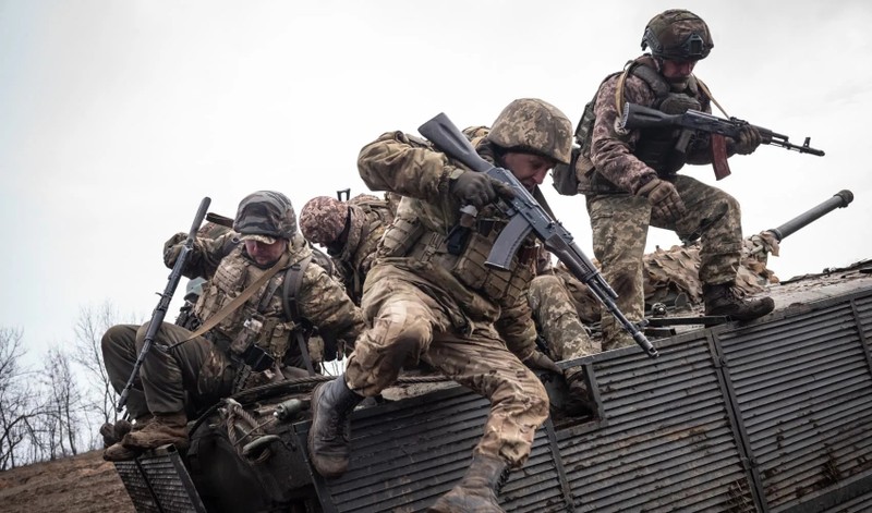7 lu doan Ukraine tang vien cho Kharkov, NATO giup xay dung ke hoach-Hinh-5