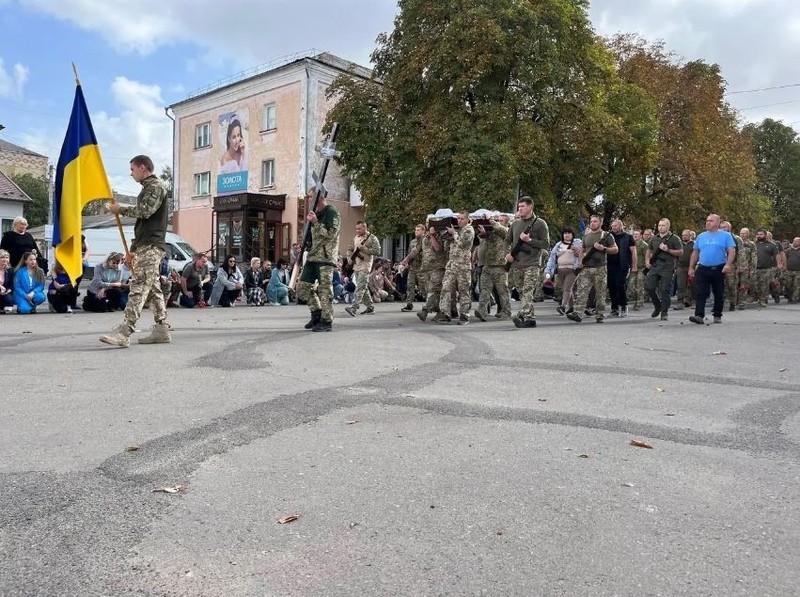 Mat Ugledar, mot tieu doan truong Quan doi Ukraine tu sat-Hinh-17