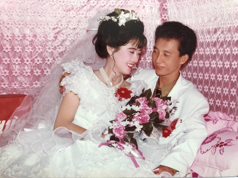 Nhan sac gay “chan dong” cua co dau trong loat anh cuoi nam 1995-Hinh-2