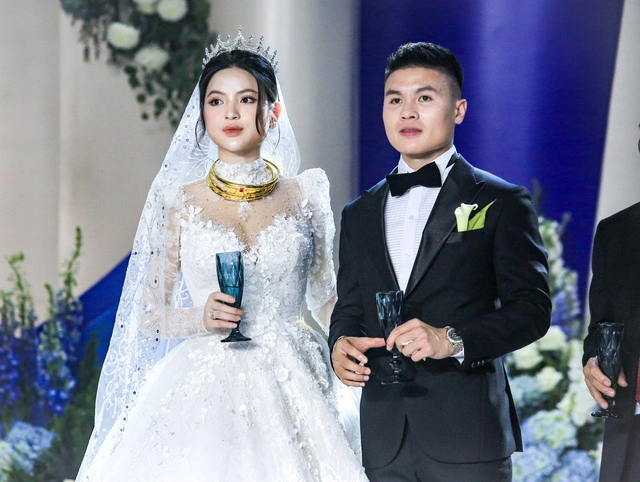 View - 	Quang Hải cắt hợp đồng với studio ảnh cưới nhờ cựu giảng viên 