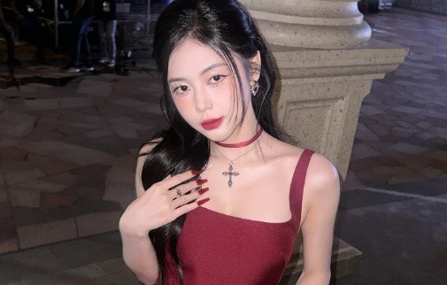 View - 	Liz Kim Cương xinh như búp bê ba vòng cân đối