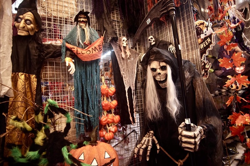 View - 	Giật mình khi đi qua phố Hàng Mã dịp Halloween