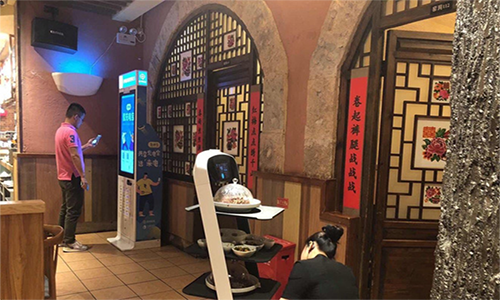 Robot cướp việc làm con người tại Trung Quốc thế nào?