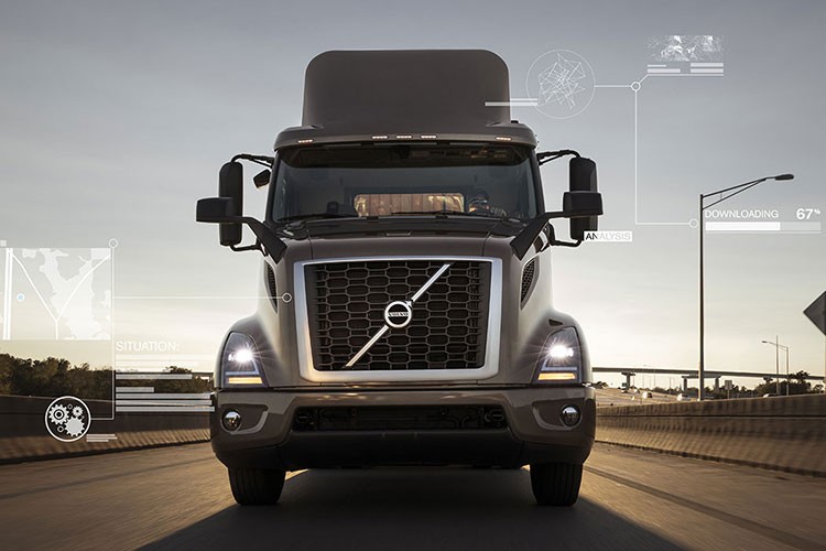 Volvo tăng độ an toàn cho xe đầu kéo bằng việc lắp thêm camera trong buồng  lái