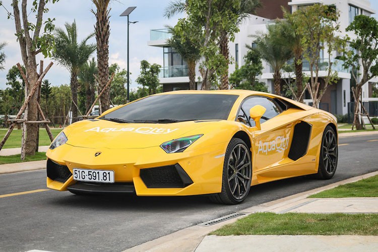 Lamborghini Aventador độ pô gần 200 triệu chia tay nhà Novaland