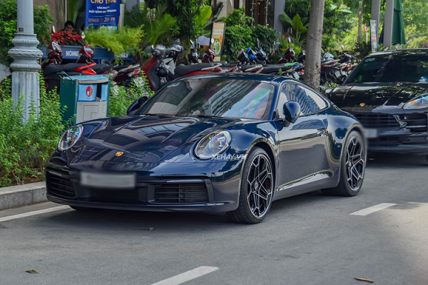 Tóm gọn Porsche 911 Carrera 4S độ mâm Daytona II trên phố Sài Gòn